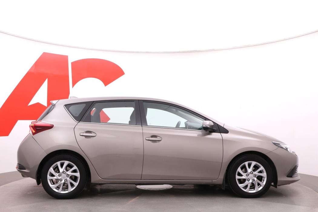 TOYOTA Auris 2016