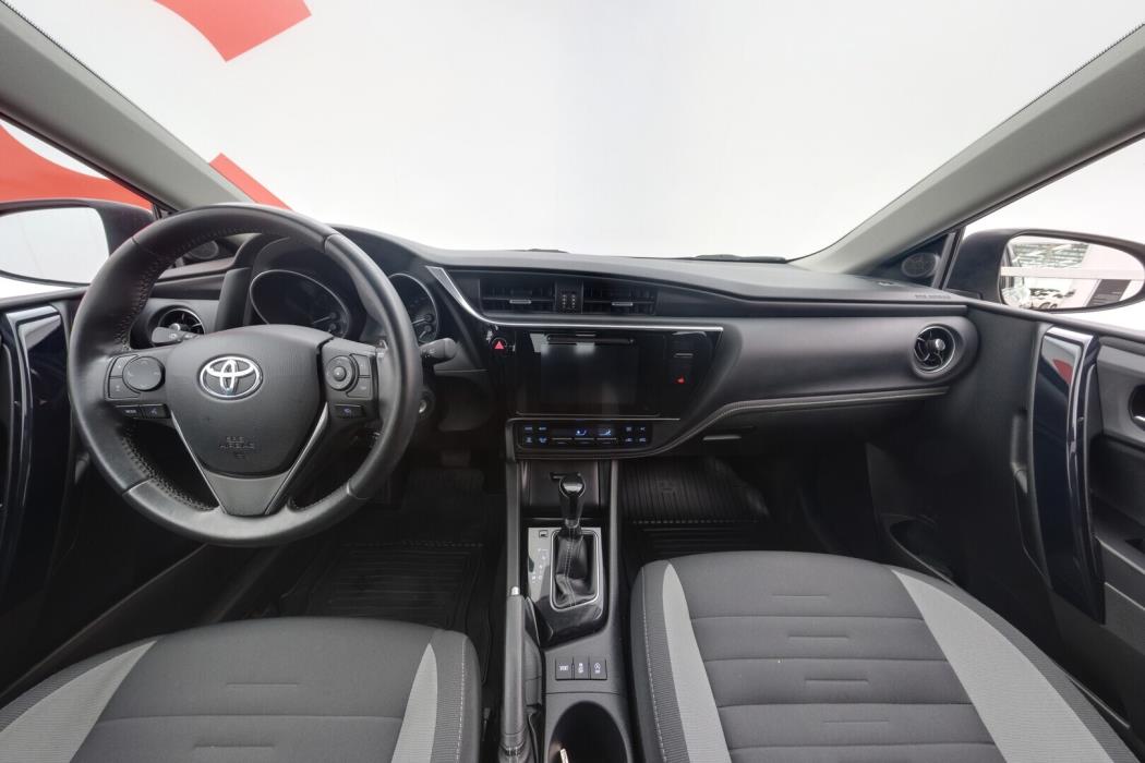 TOYOTA Auris 2016