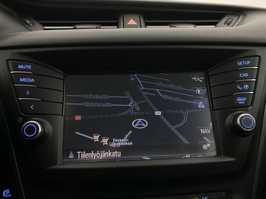 TOYOTA Avensis 2016