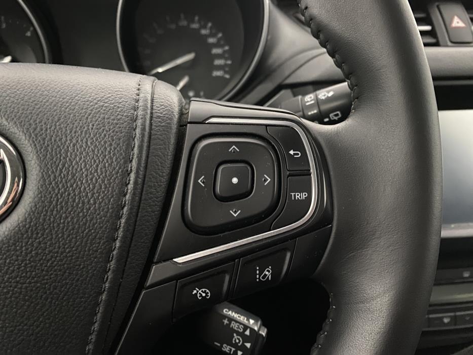 TOYOTA Avensis 2016