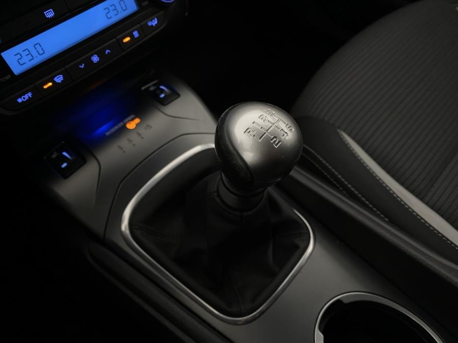 TOYOTA Avensis 2016