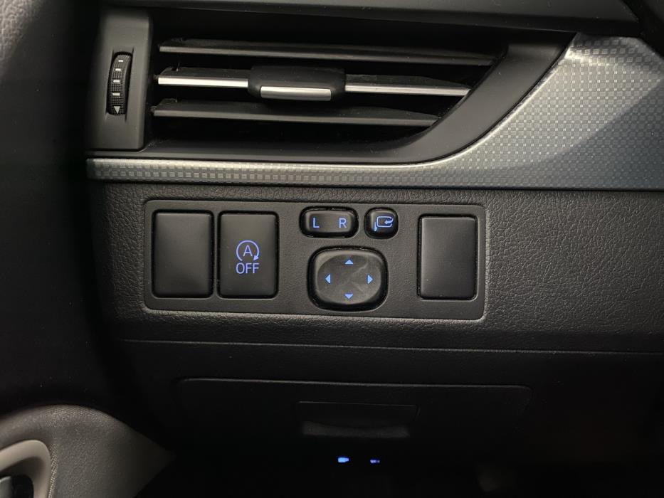 TOYOTA Avensis 2016