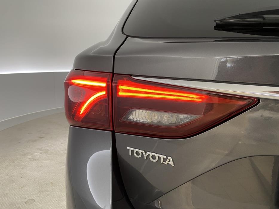 TOYOTA Avensis 2016
