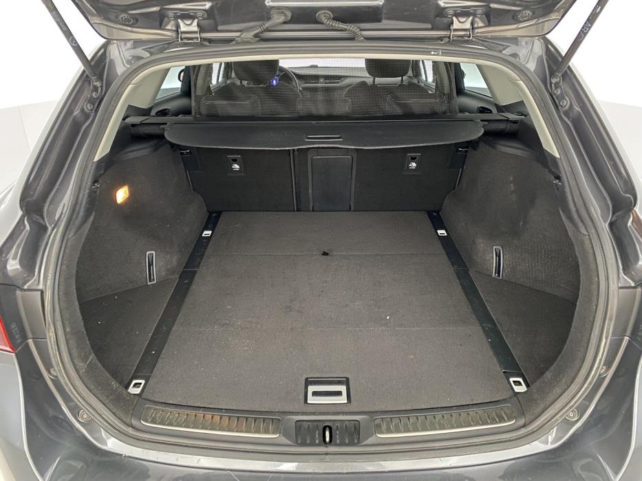 TOYOTA Avensis 2016