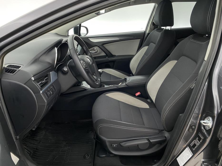TOYOTA Avensis 2016