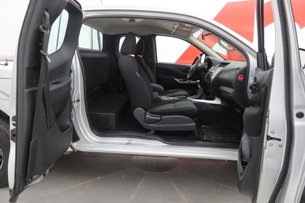NISSAN Navara 2017