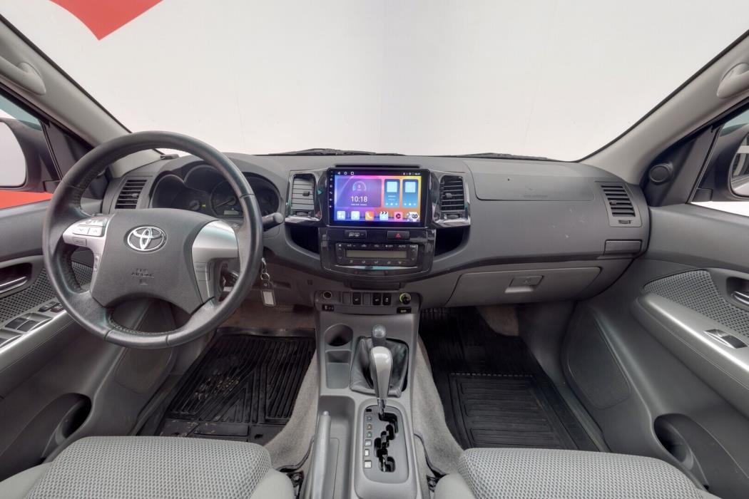 TOYOTA Hilux 2013