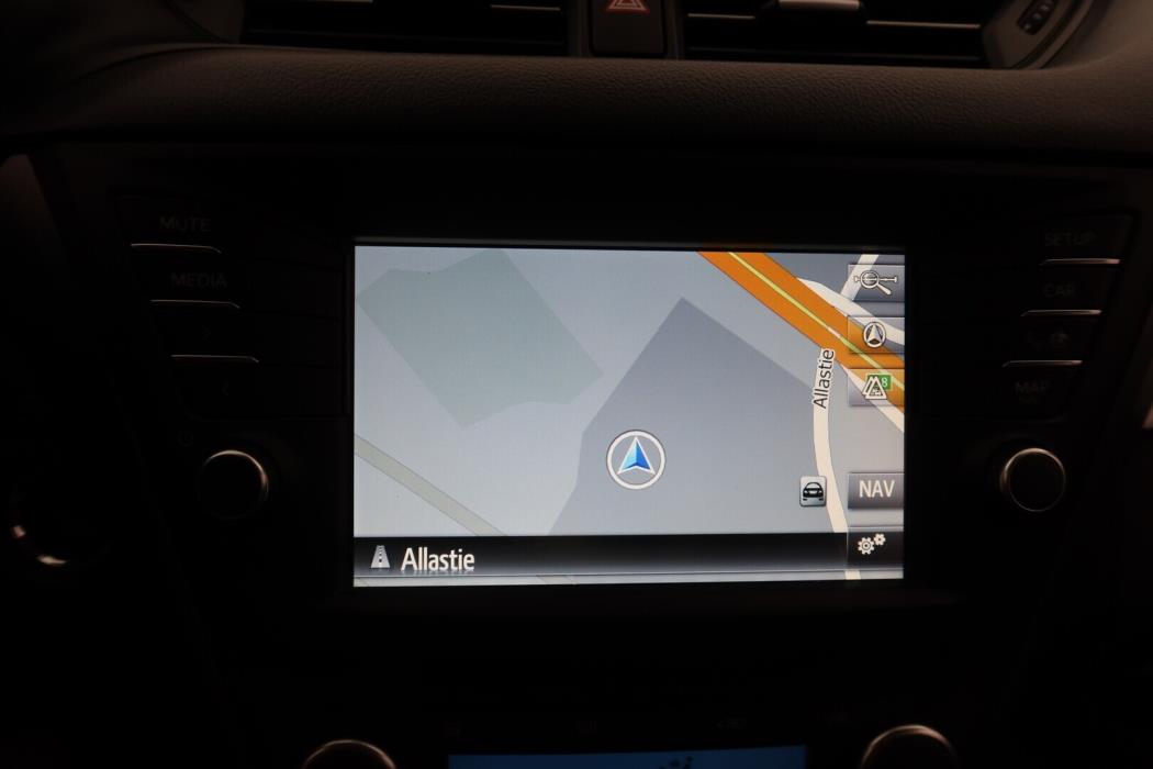 TOYOTA Avensis 2015