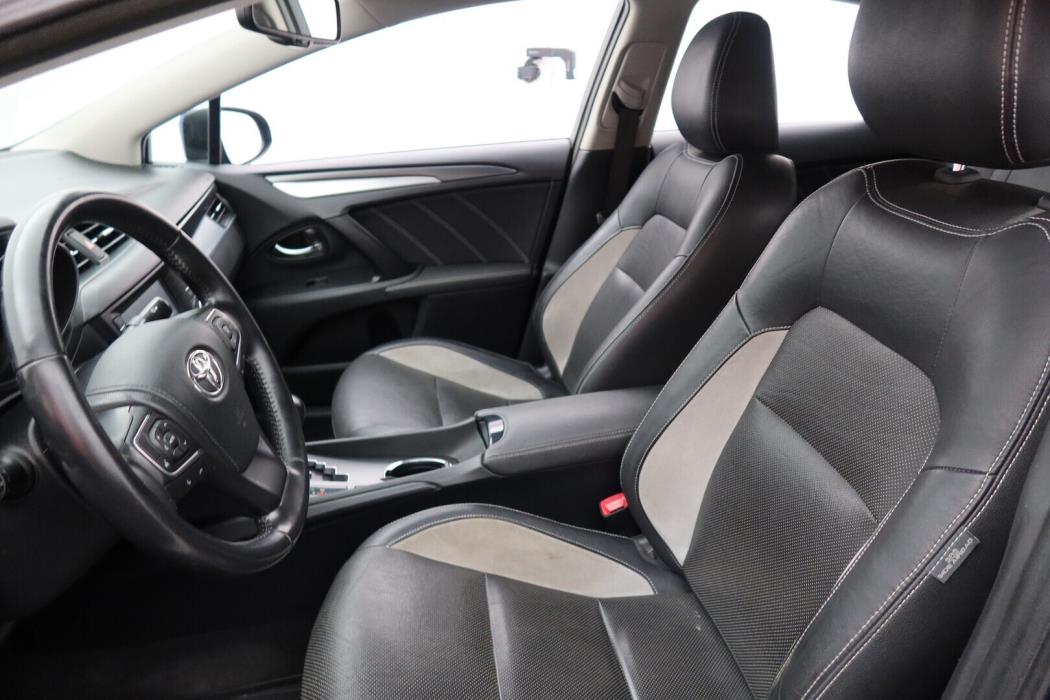 TOYOTA Avensis 2015