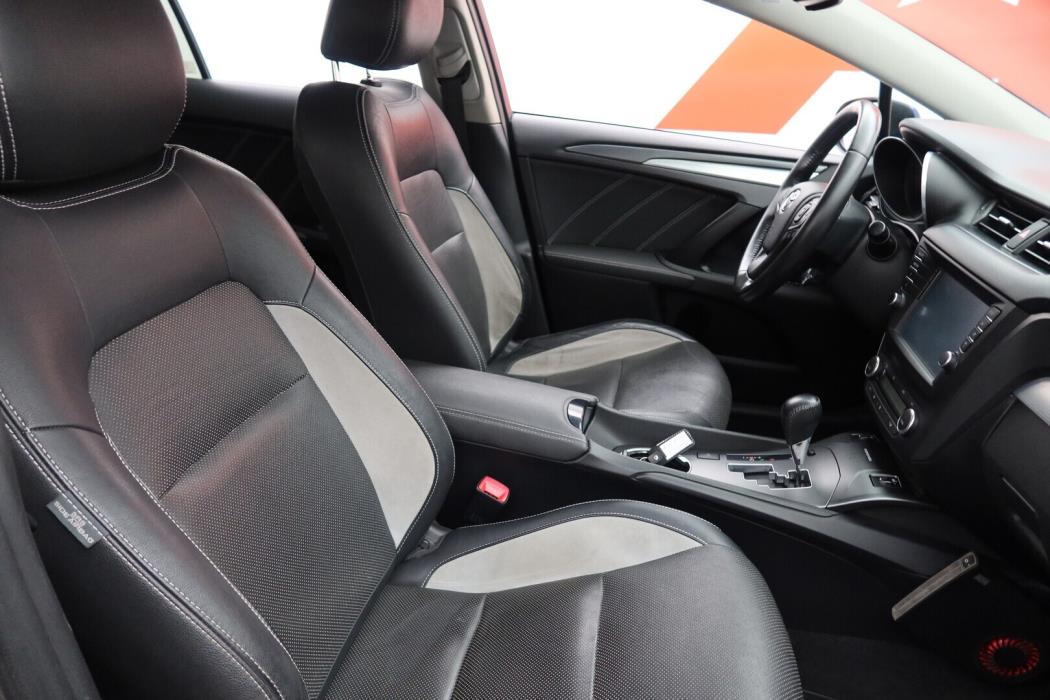 TOYOTA Avensis 2015