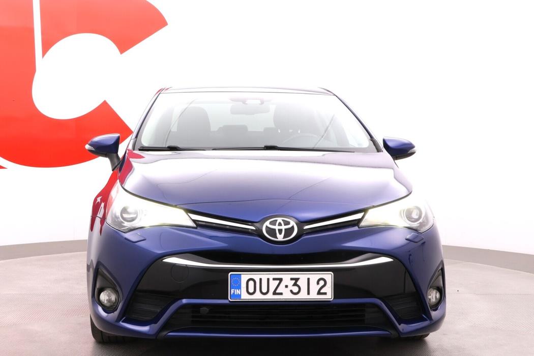 TOYOTA Avensis 2015