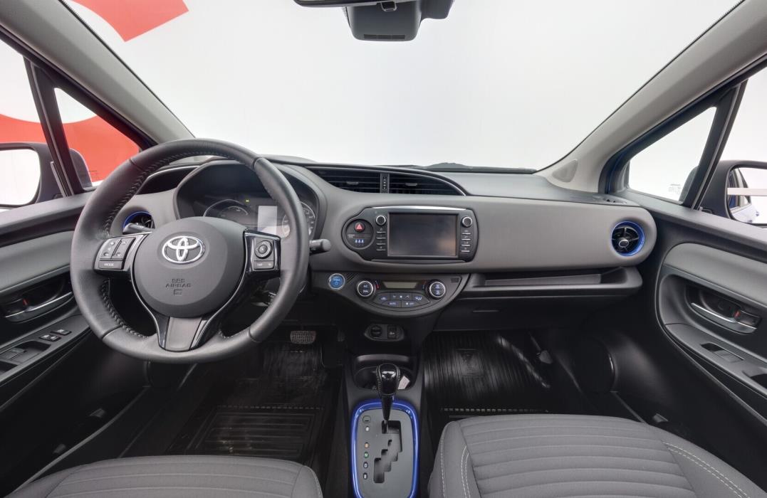 TOYOTA Yaris 2017