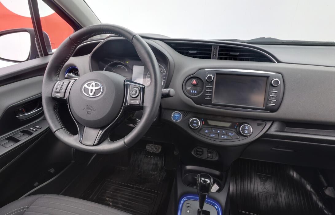 TOYOTA Yaris 2017