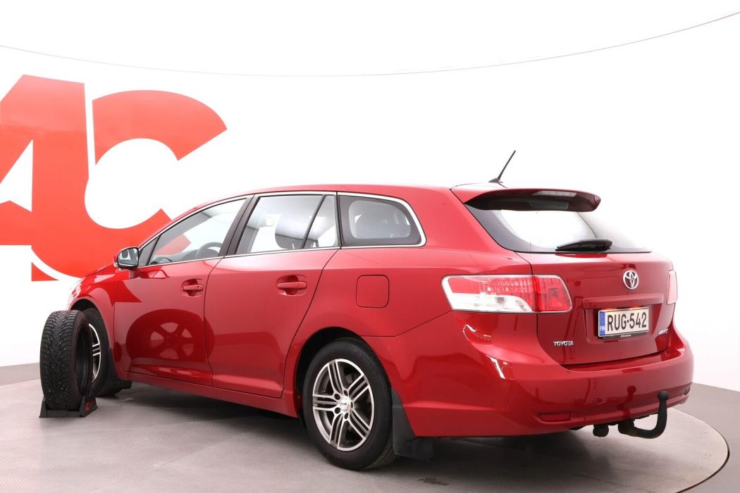 TOYOTA Avensis 2010