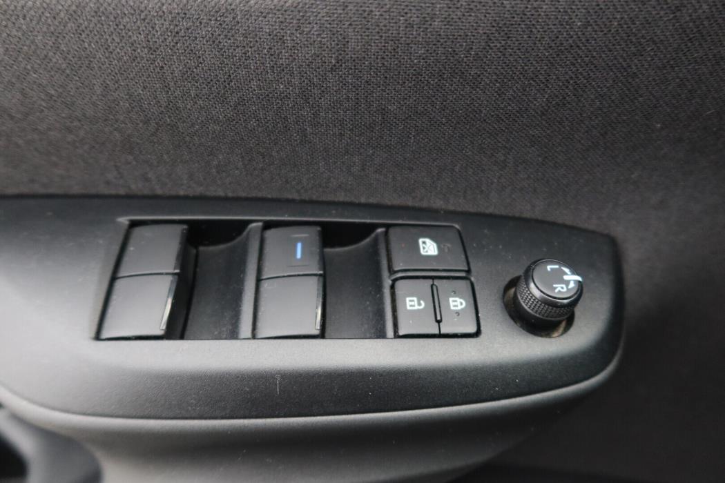 TOYOTA Yaris 2023