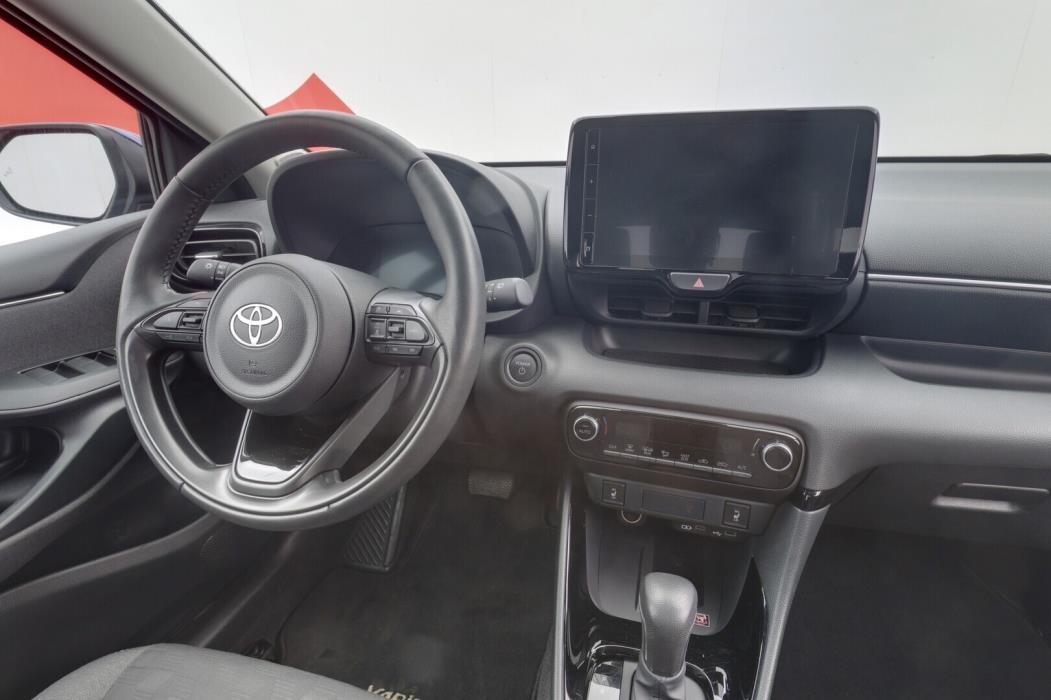 TOYOTA Yaris 2025