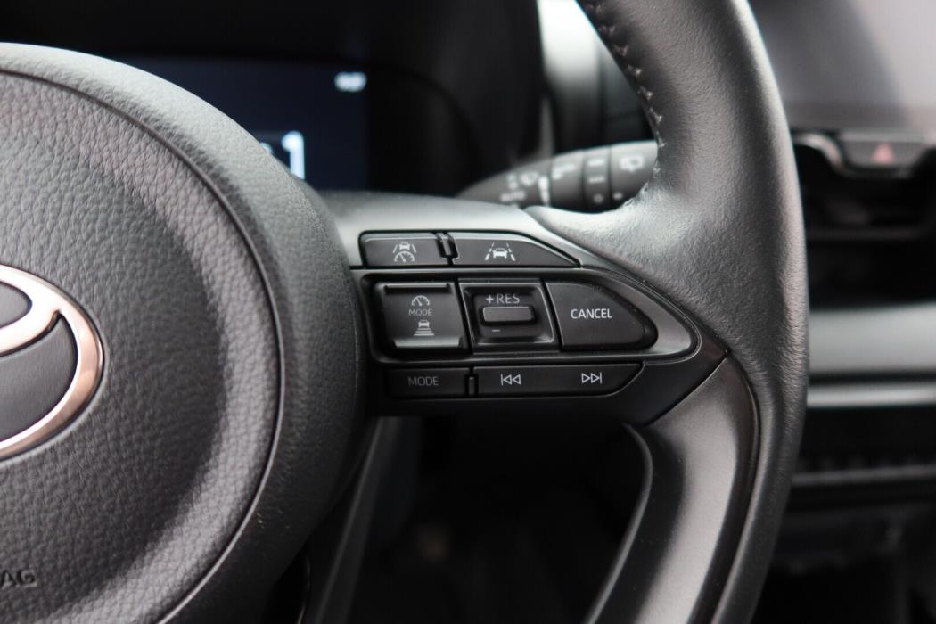 TOYOTA Yaris 2025