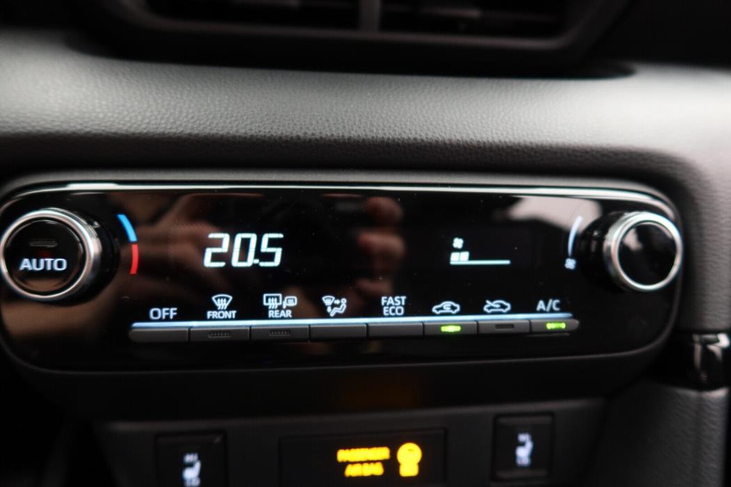 TOYOTA Yaris 2025