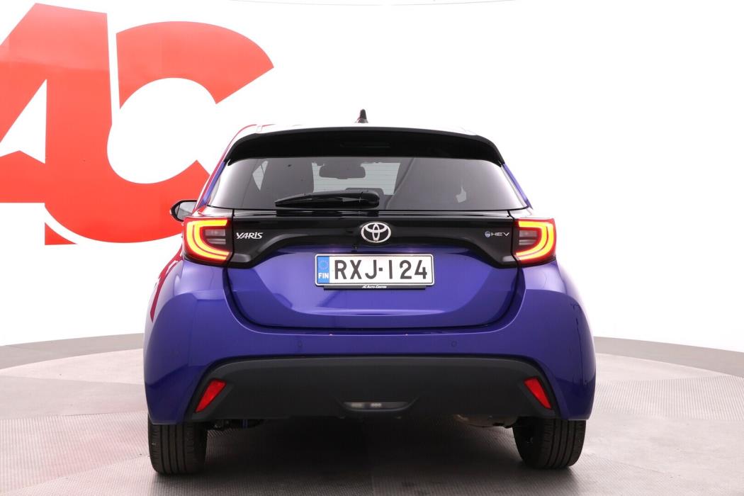 TOYOTA Yaris 2025