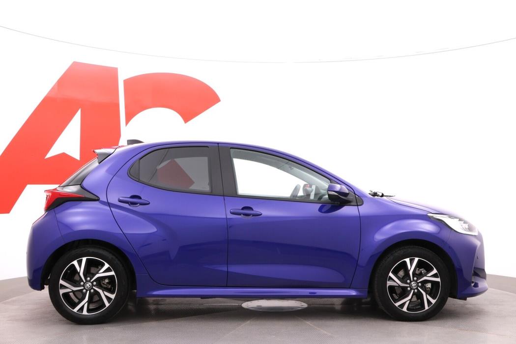 TOYOTA Yaris 2025