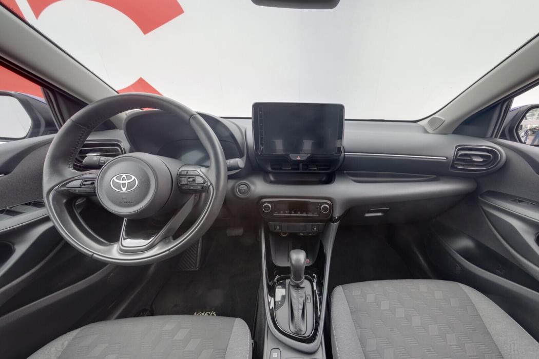 TOYOTA Yaris 2025