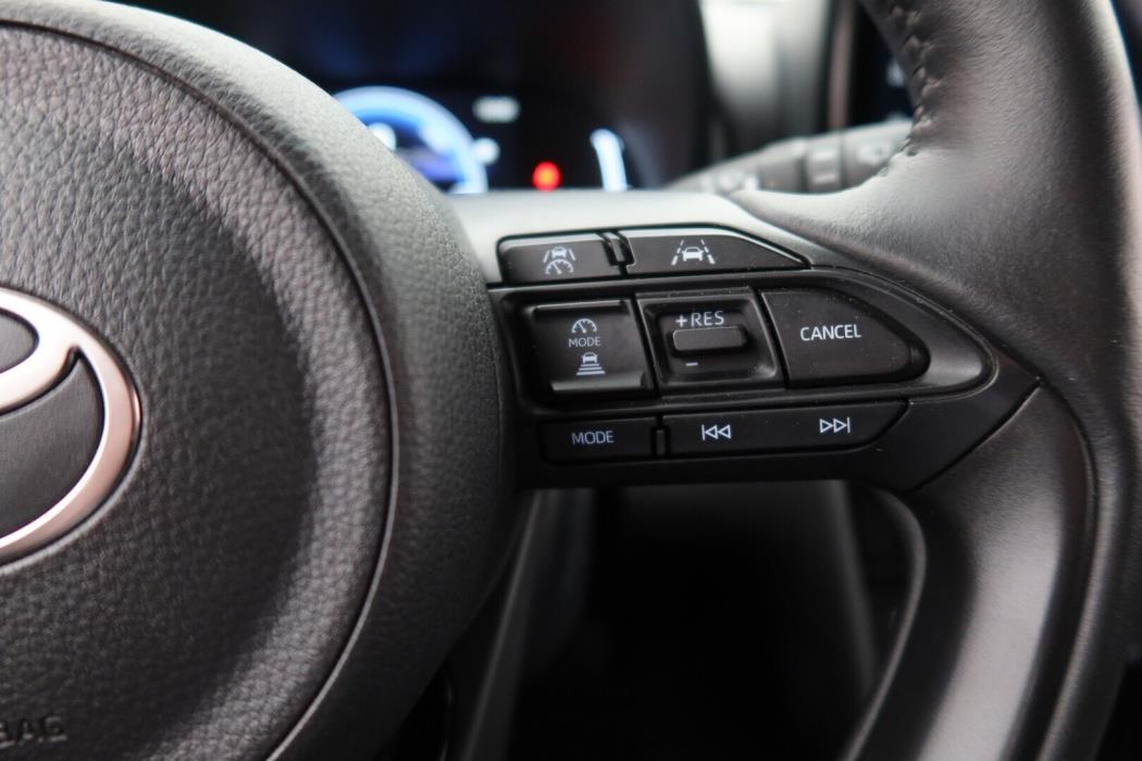 TOYOTA Yaris Cross 2025