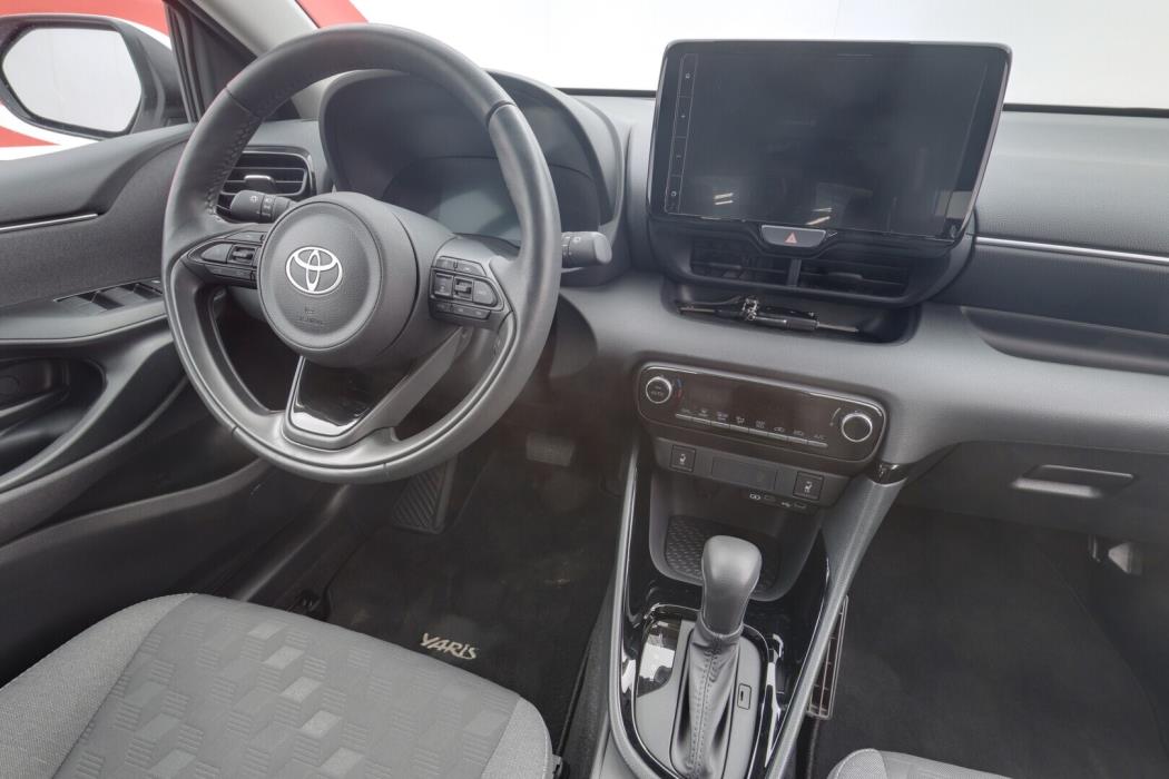 TOYOTA Yaris 2025