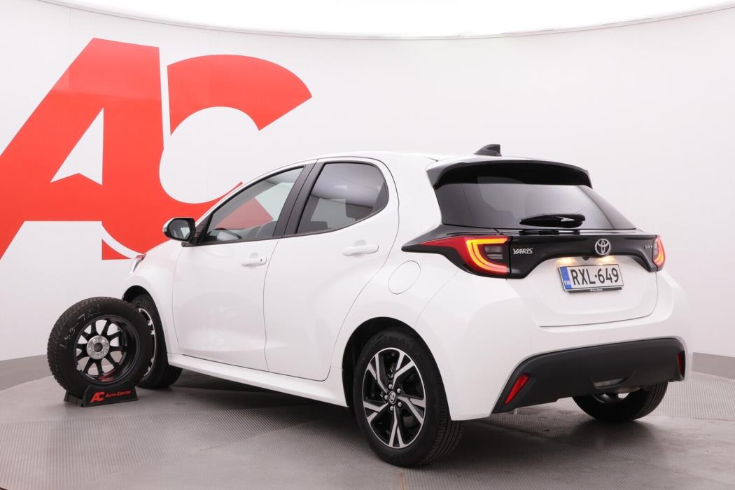 TOYOTA Yaris 2025