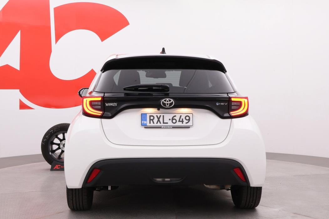 TOYOTA Yaris 2025