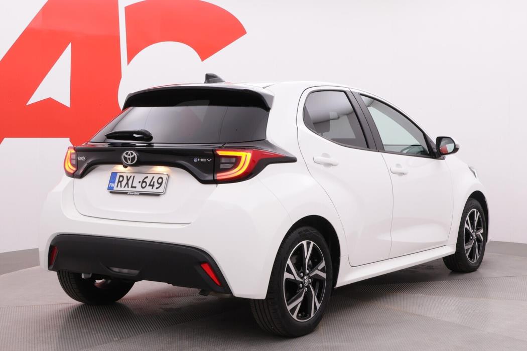 TOYOTA Yaris 2025