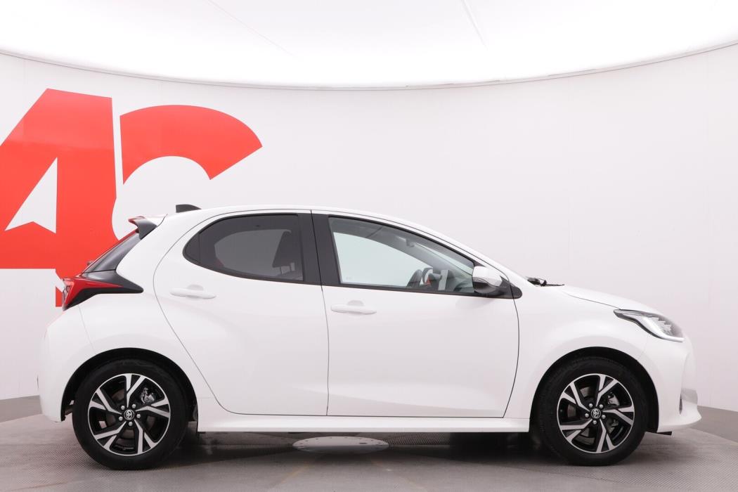 TOYOTA Yaris 2025
