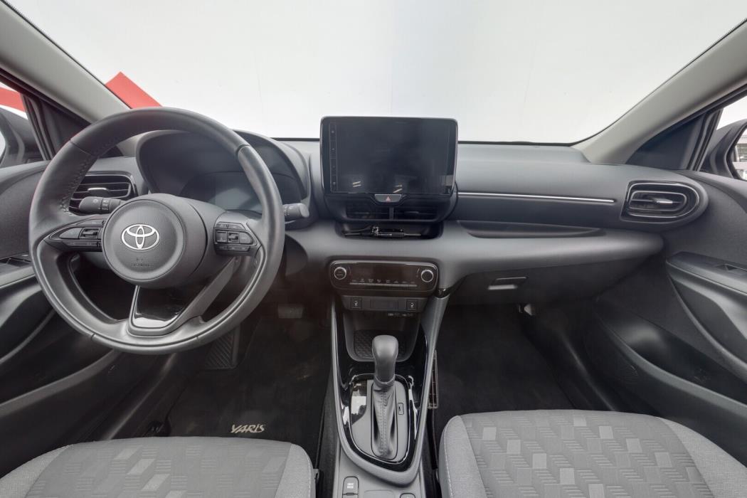 TOYOTA Yaris 2025
