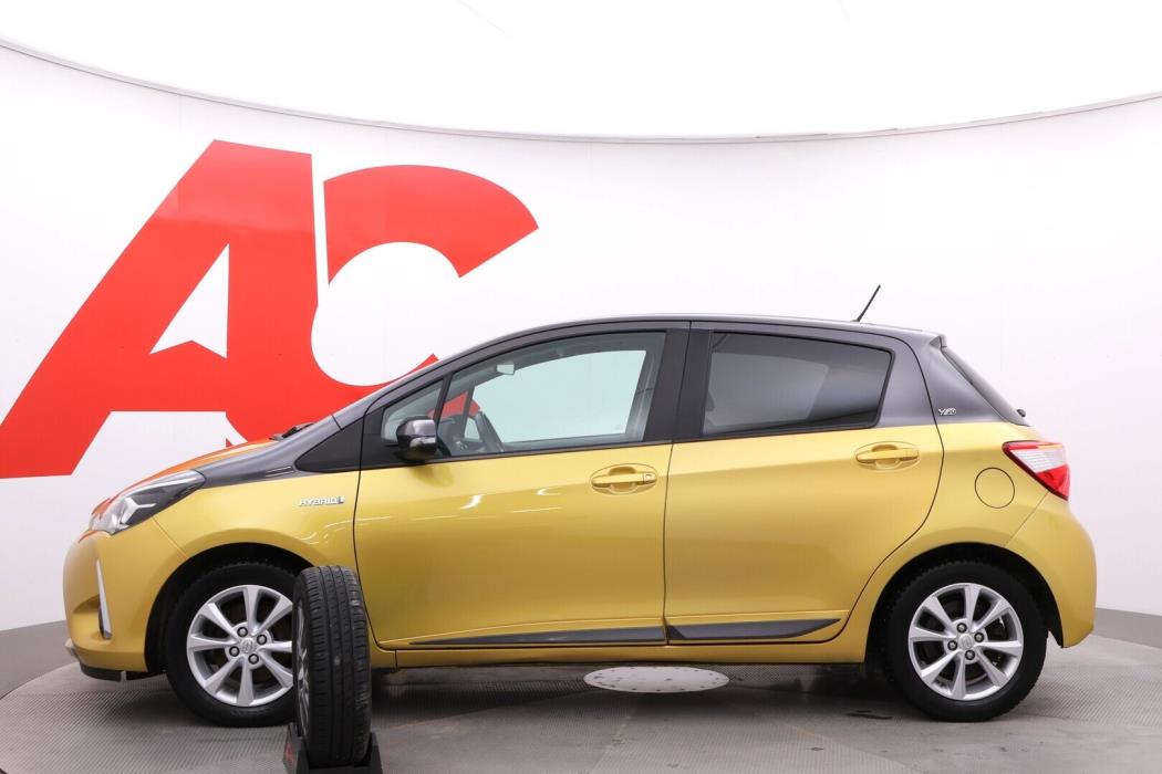 TOYOTA Yaris 2019