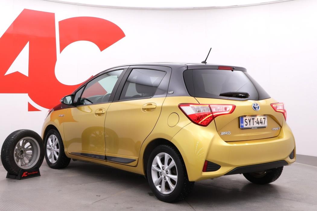 TOYOTA Yaris 2019