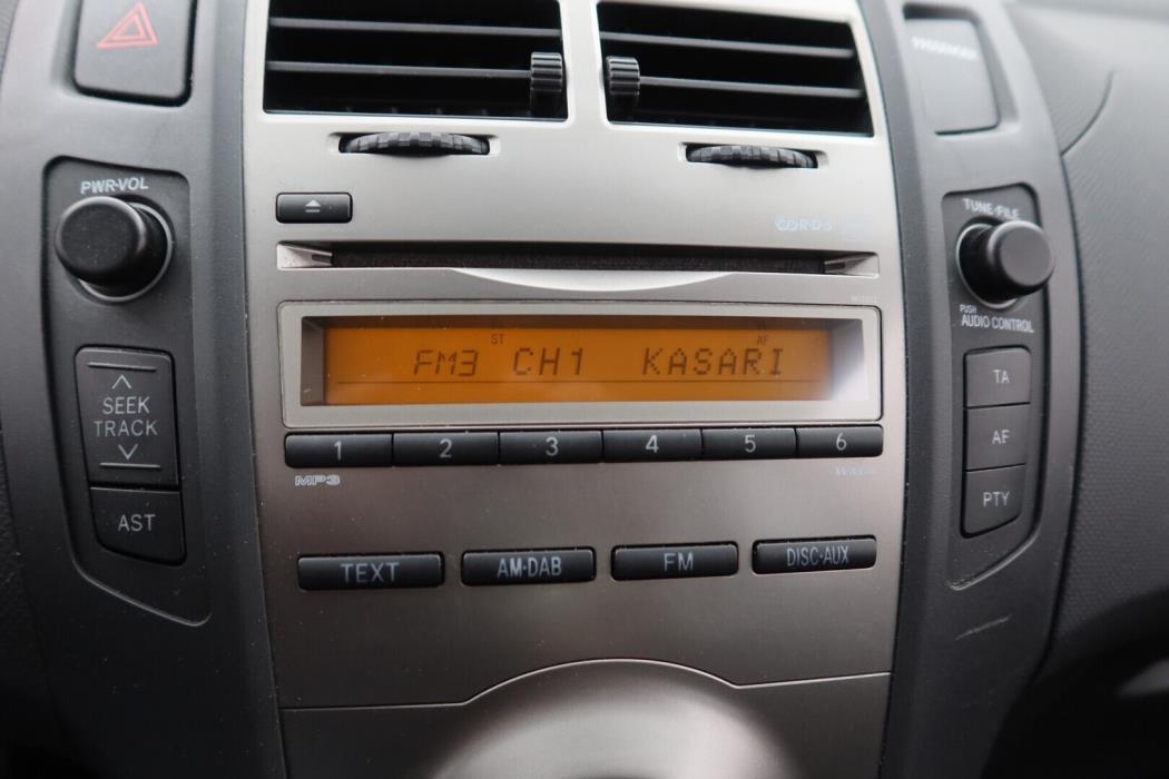 TOYOTA Yaris 2011