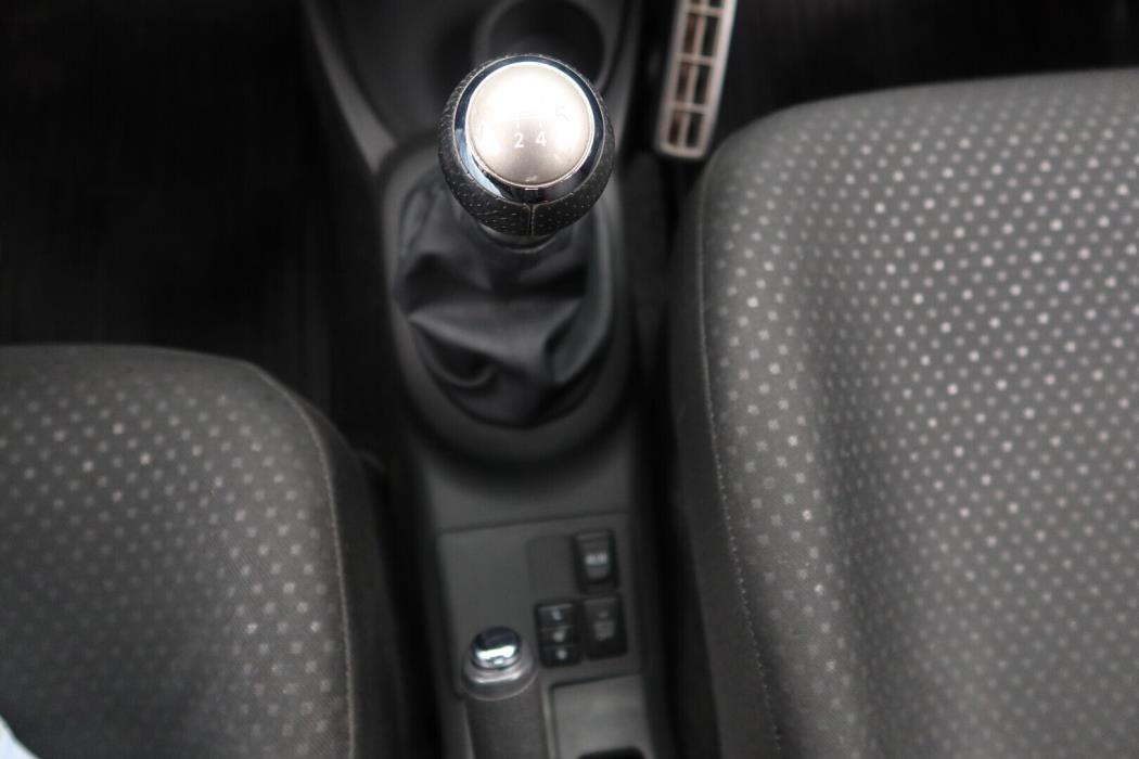 TOYOTA Yaris 2011