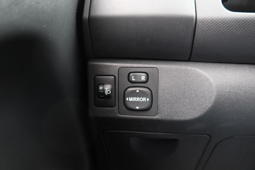 TOYOTA Yaris 2011