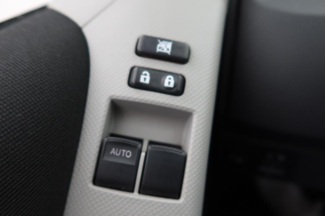 TOYOTA Yaris 2011