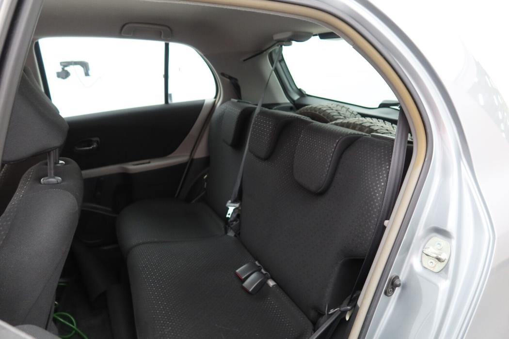 TOYOTA Yaris 2011