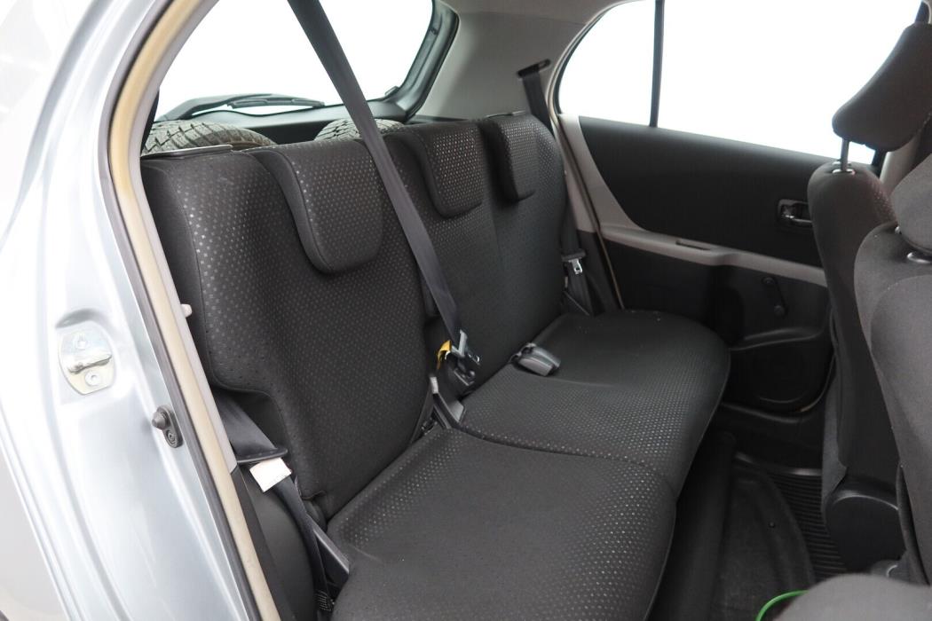 TOYOTA Yaris 2011