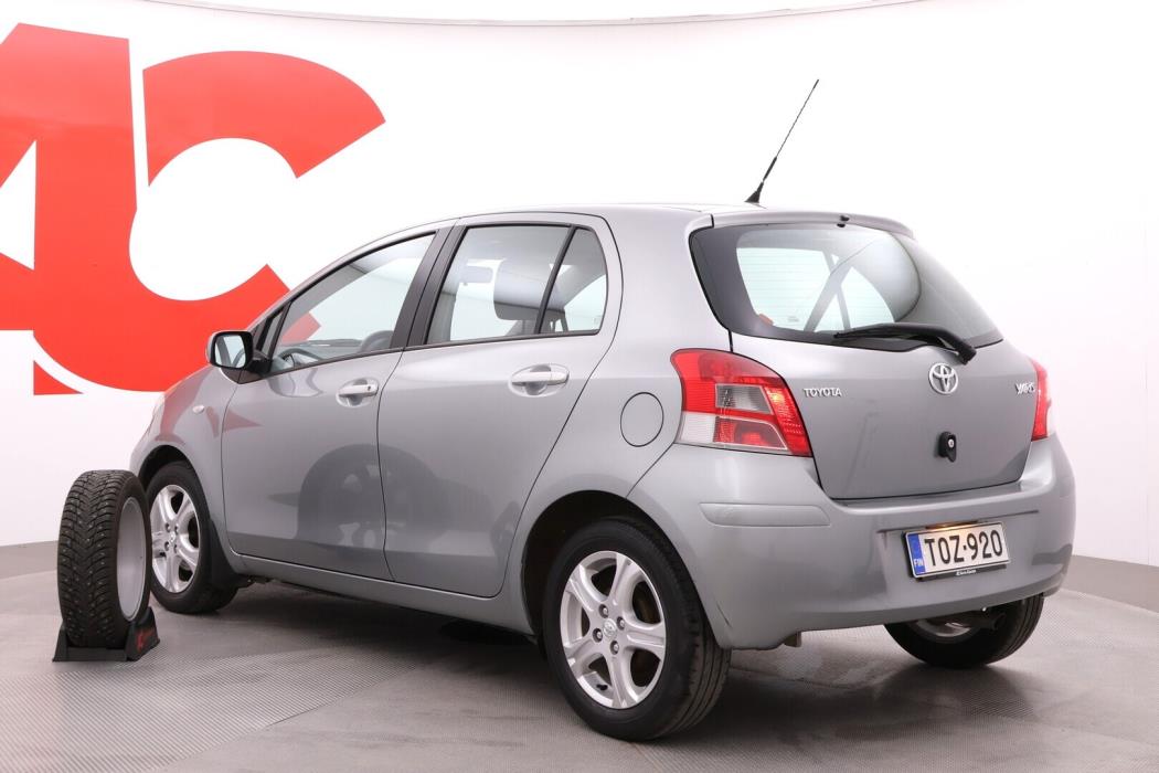 TOYOTA Yaris 2011