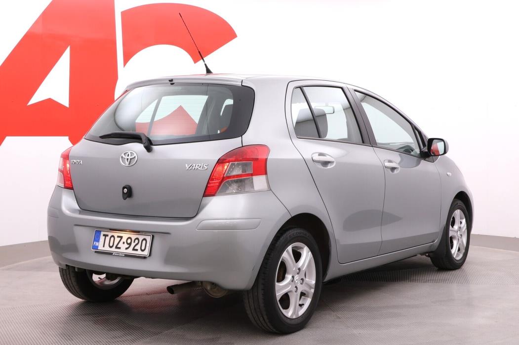 TOYOTA Yaris 2011