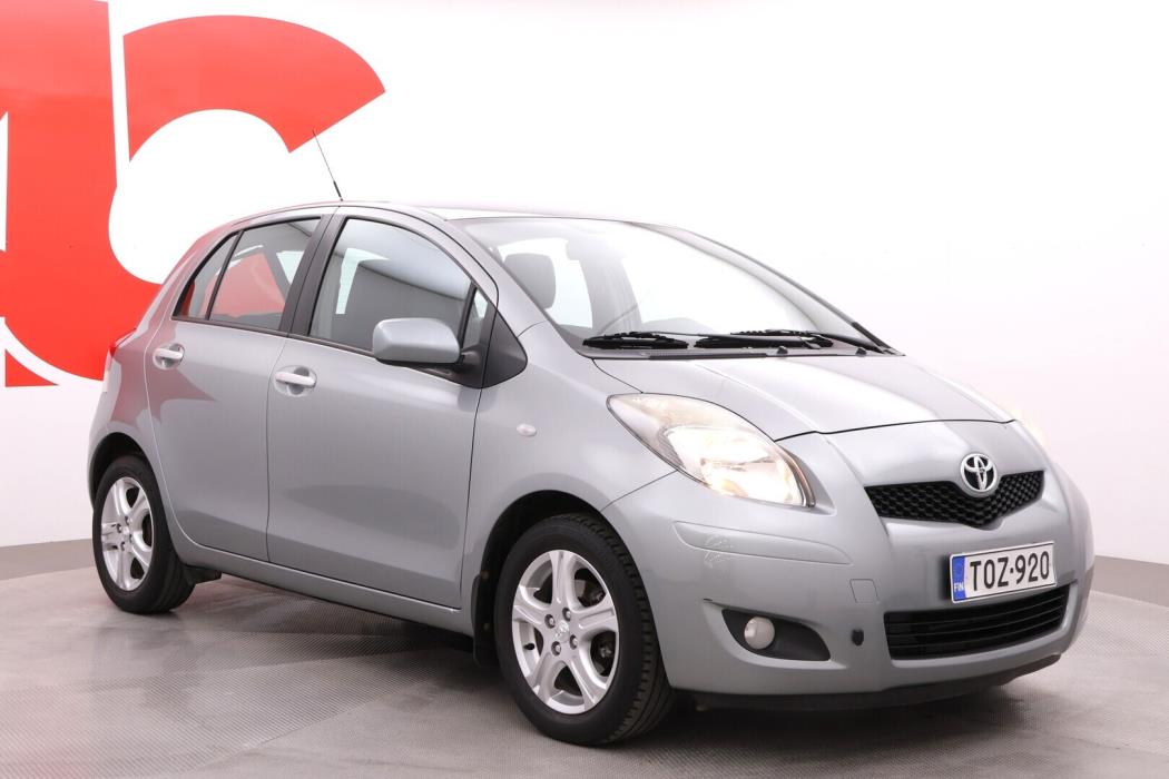 TOYOTA Yaris 2011