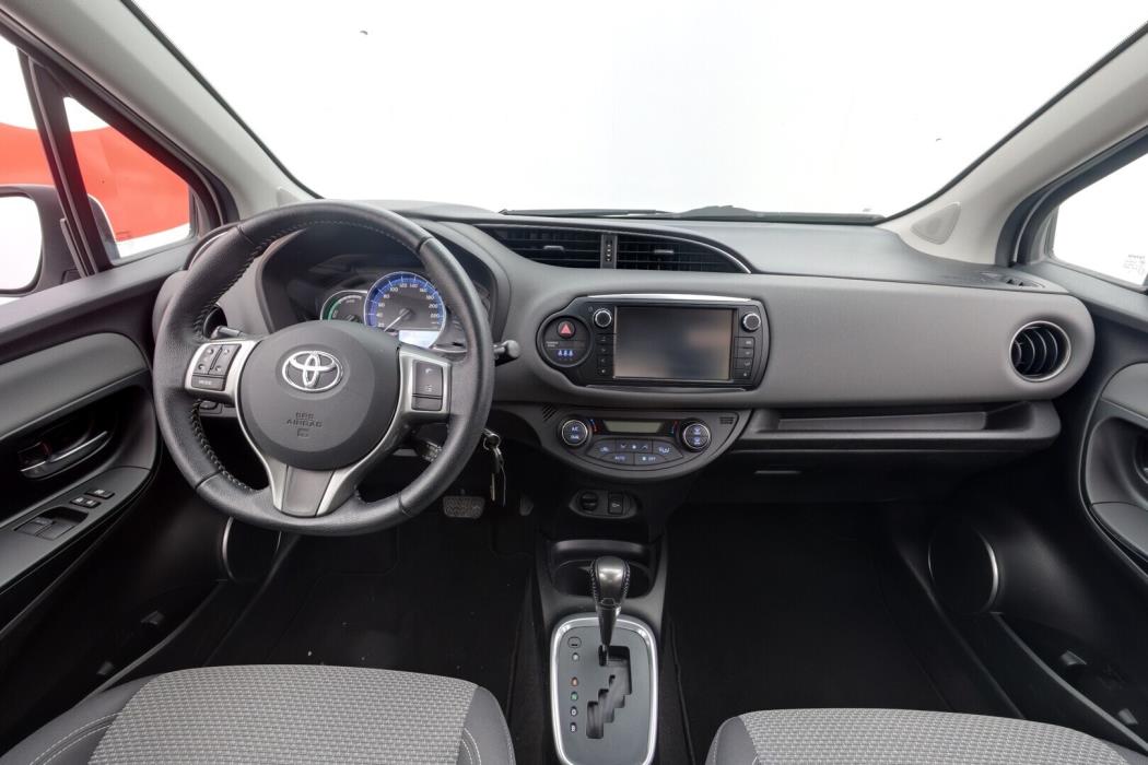 TOYOTA Yaris 2015