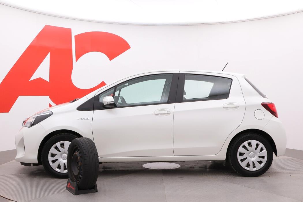 TOYOTA Yaris 2015