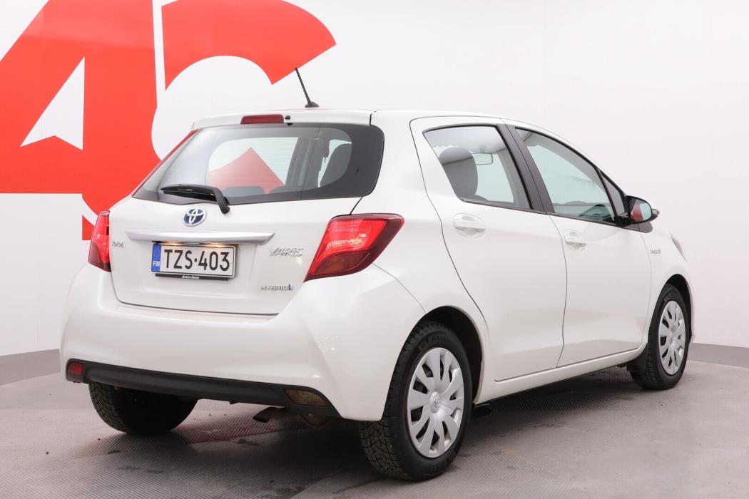 TOYOTA Yaris 2015