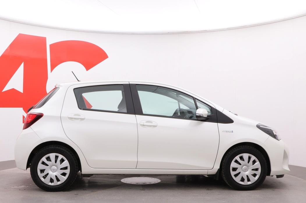 TOYOTA Yaris 2015