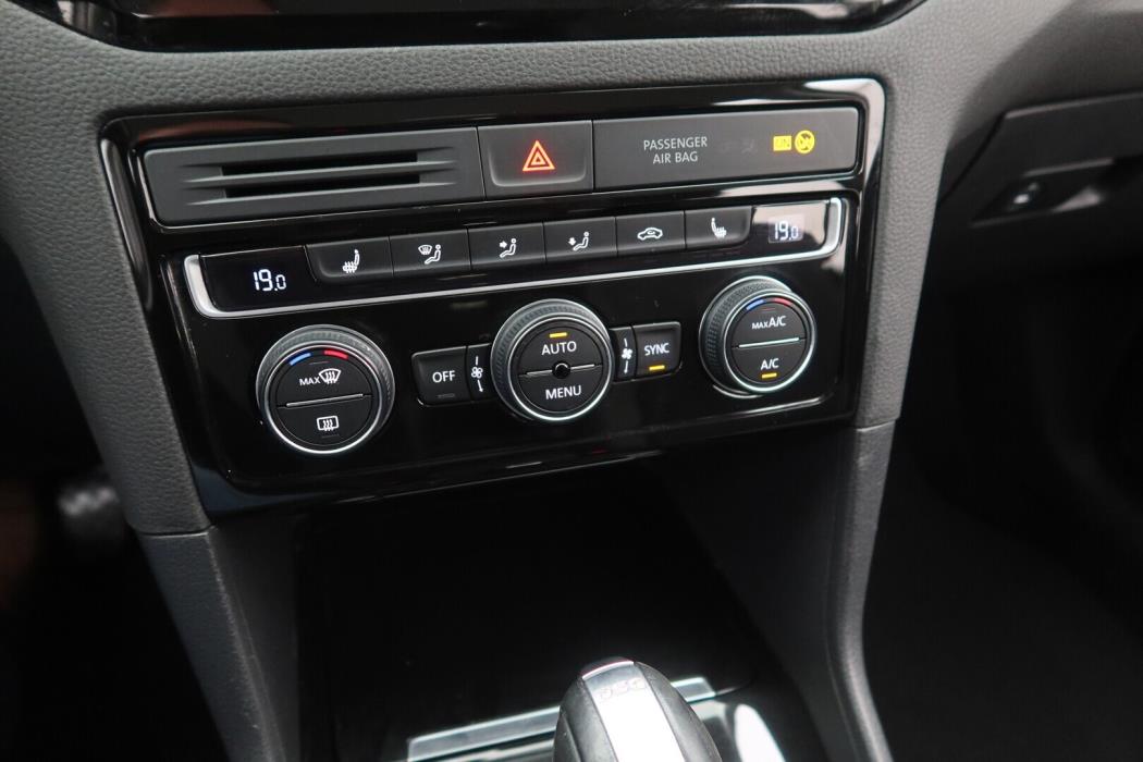VOLKSWAGEN Golf Sportsvan 2015