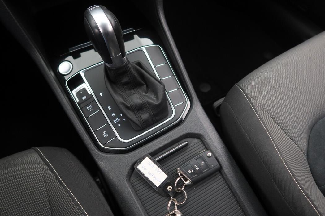 VOLKSWAGEN Golf Sportsvan 2015