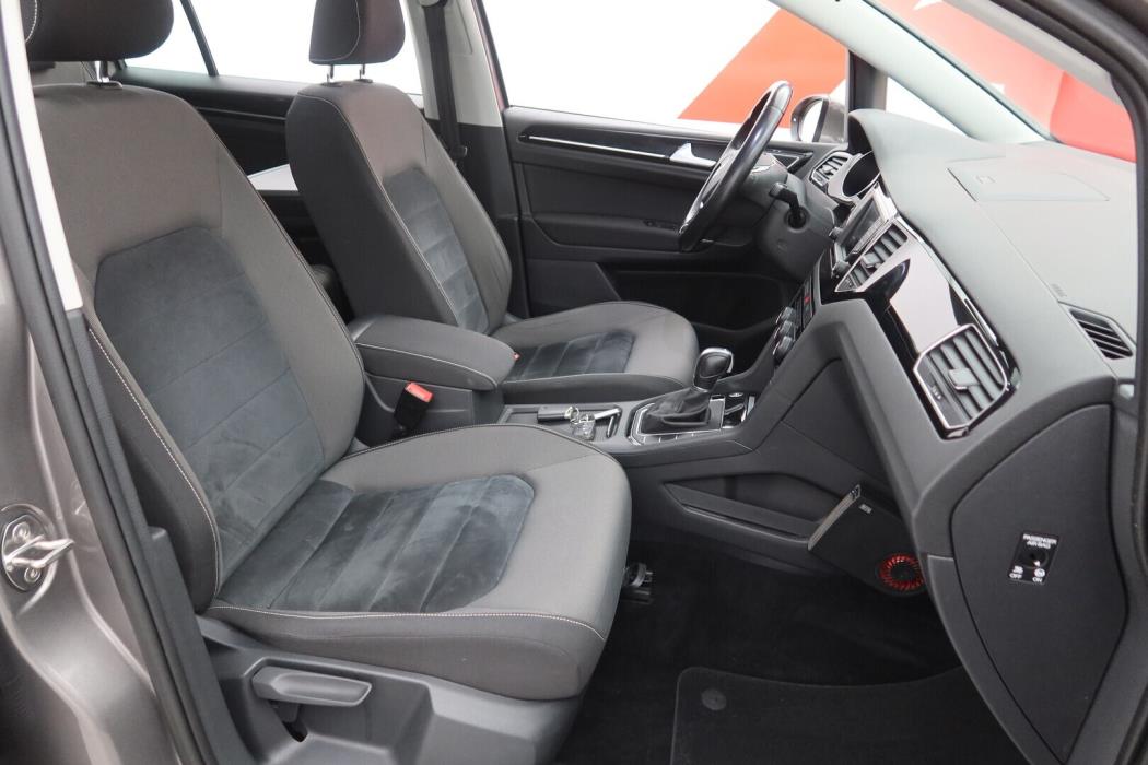 VOLKSWAGEN Golf Sportsvan 2015
